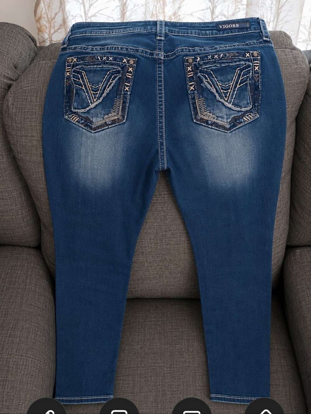 Vigoss Dark Blue Embroidered Back-Pocket Skinny Jeans. Women's Size 16.